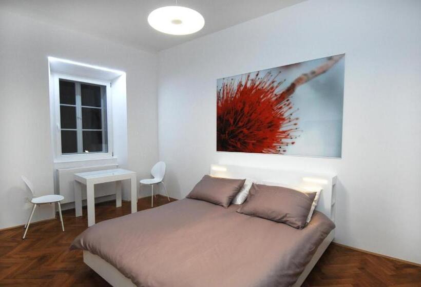 اتاق استاندارد, Galeria River