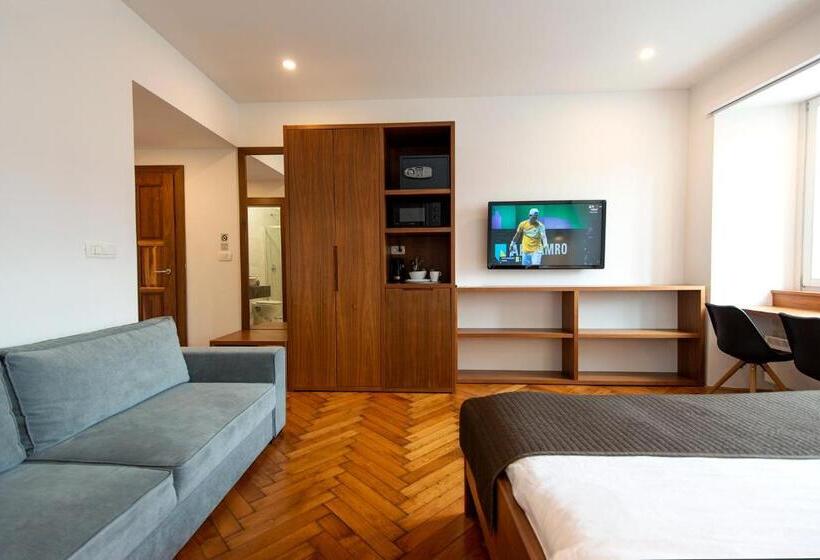 اتاق استاندارد با چشمانداز رودخانه, Galeria River