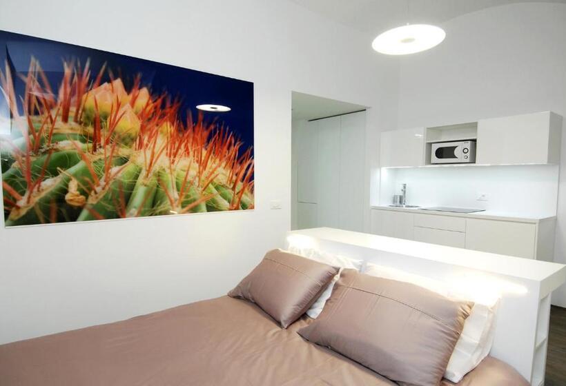 استودیوی استاندارد, Galeria River