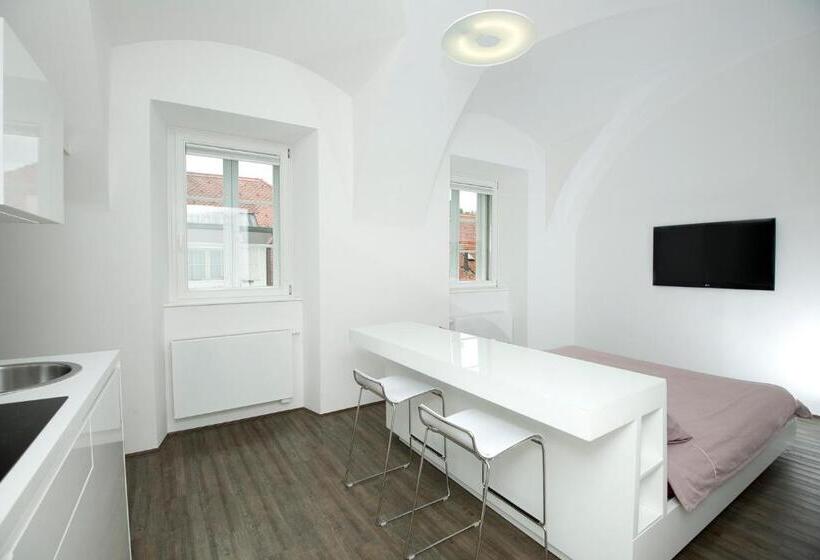 استودیوی استاندارد, Galeria River