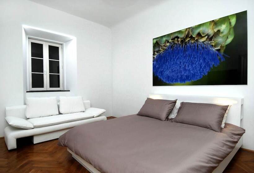 اتاق استاندارد, Galeria River