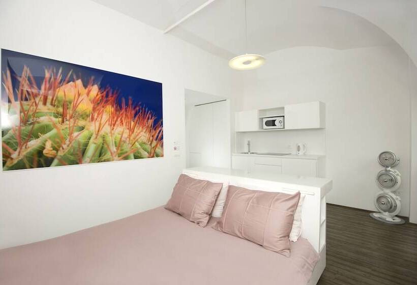 استودیوی استاندارد, Galeria River