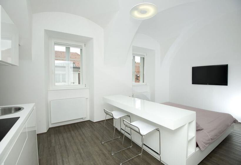 استودیوی استاندارد, Galeria River