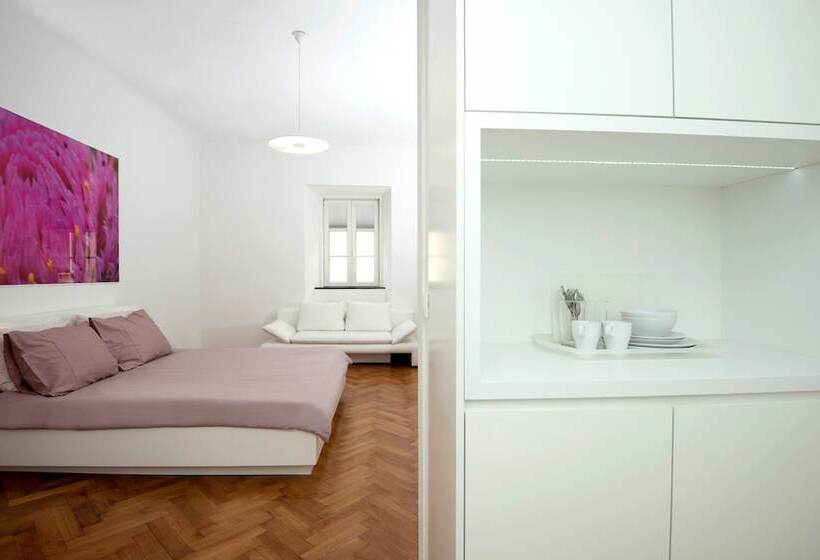 اتاق استاندارد, Galeria River