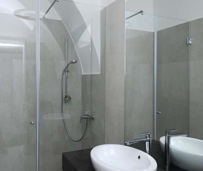 استودیوی استاندارد, Galeria River