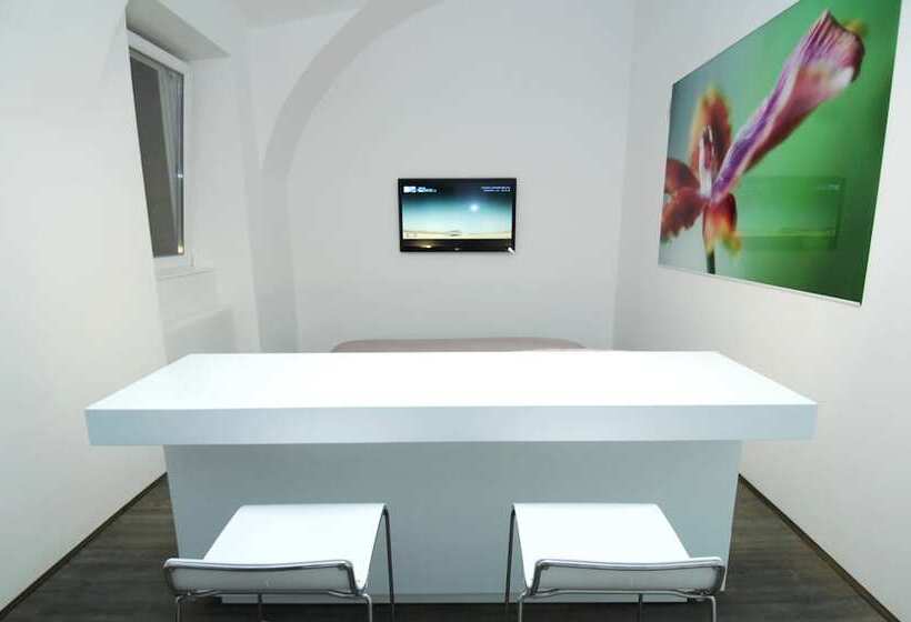 استودیوی استاندارد, Galeria River