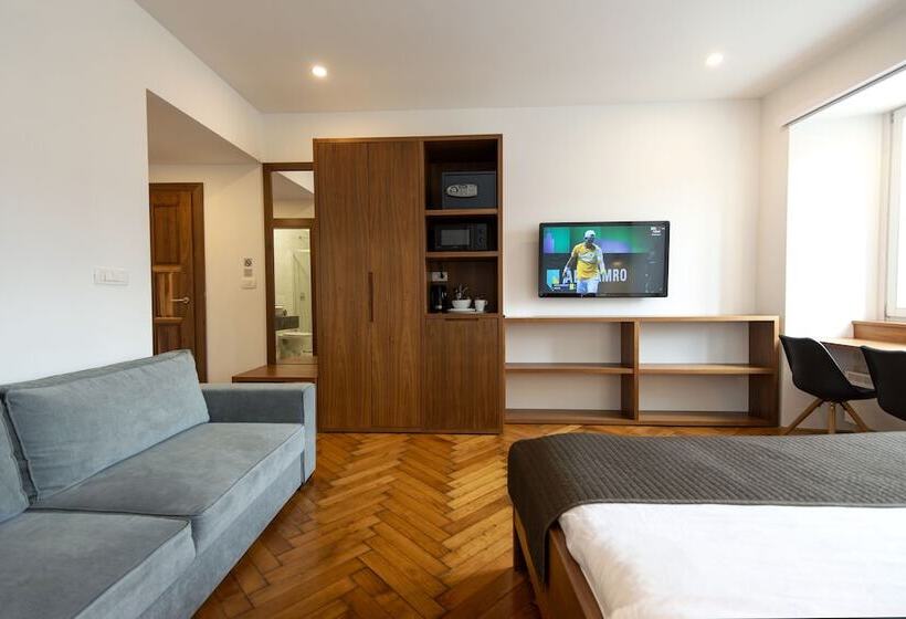 اتاق استاندارد با چشمانداز رودخانه, Galeria River