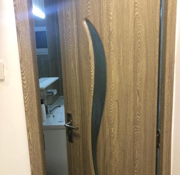 Standard Studio, Taco