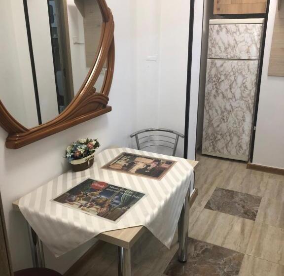 Standard Studio, Taco