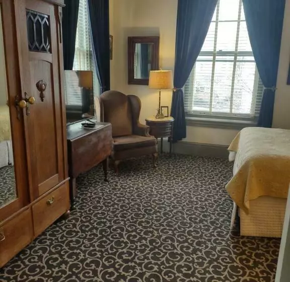 デラックスルーム, The Lafayette Inn