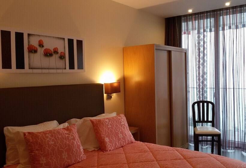 غرفة عائلية, Welcome In