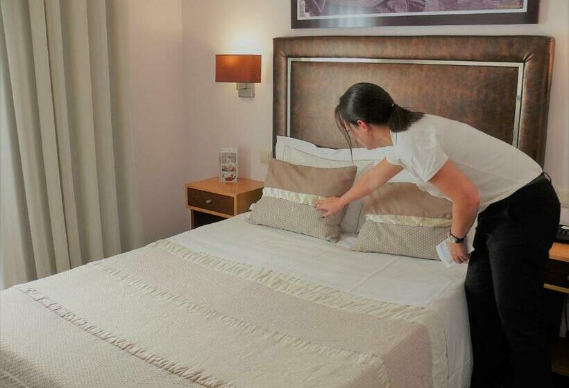 غرفة قياسية, Welcome In