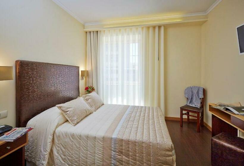 غرفة قياسية, Welcome In