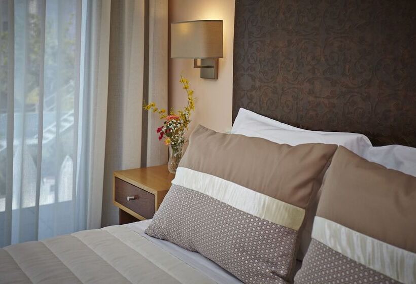 غرفة قياسية, Welcome In