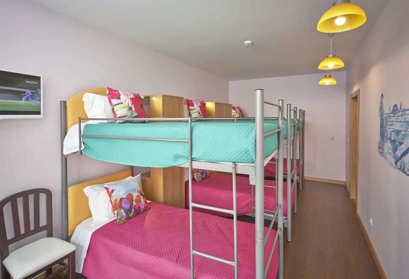 سرير فى غرفة مشتركه, Welcome In