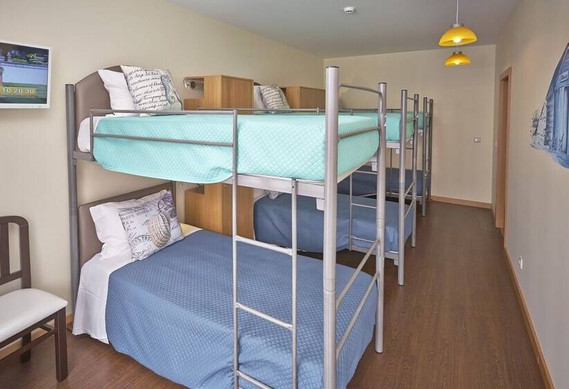 سرير فى غرفة مشتركه, Welcome In