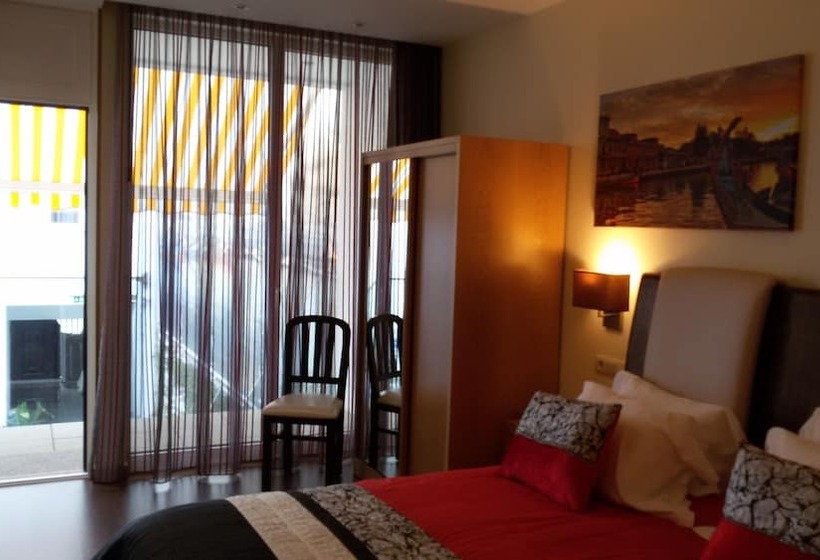 غرفة عائلية, Welcome In