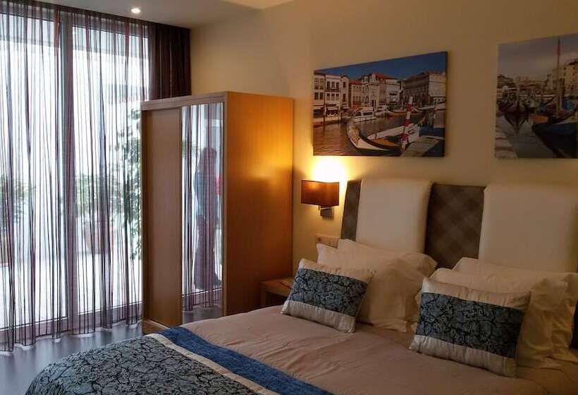 غرفة عائلية, Welcome In