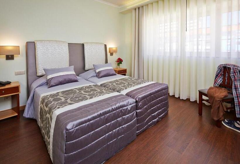 غرفة قياسية, Welcome In