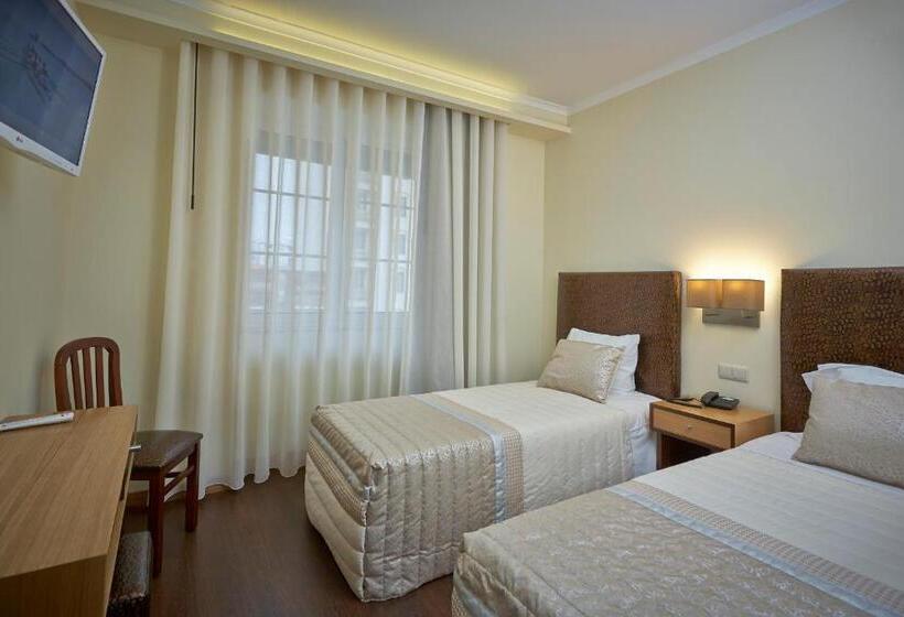 غرفة قياسية, Welcome In