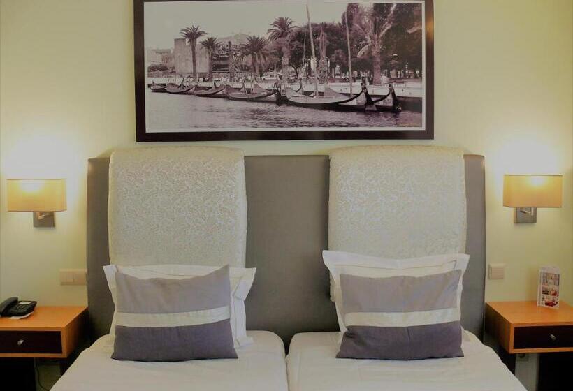 غرفة قياسية, Welcome In