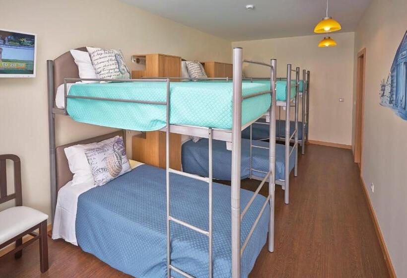 سرير فى غرفة مشتركه, Welcome In