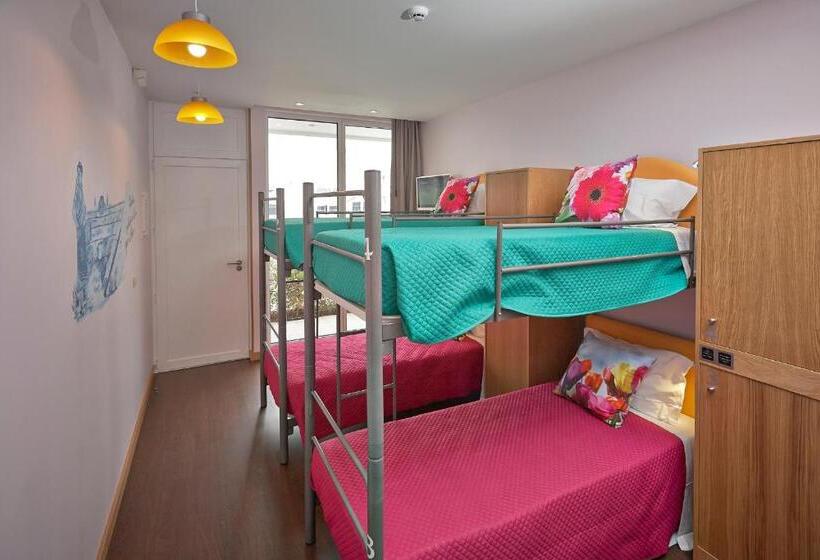 سرير فى غرفة مشتركه, Welcome In