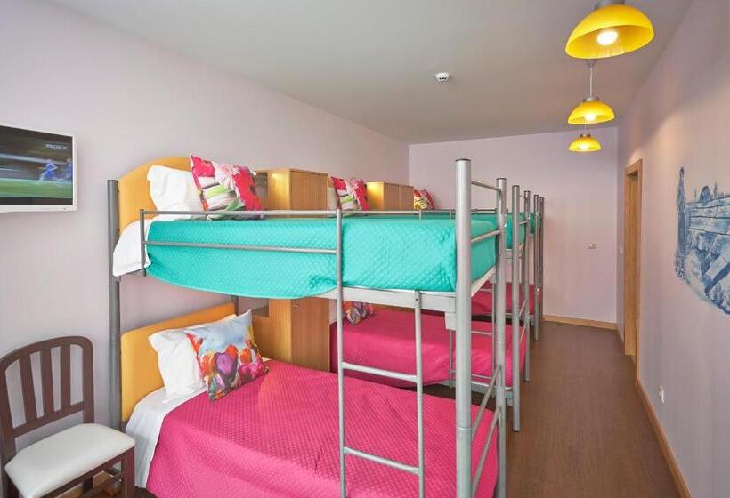 سرير فى غرفة مشتركه, Welcome In