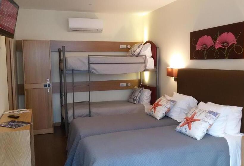 غرفة عائلية, Welcome In