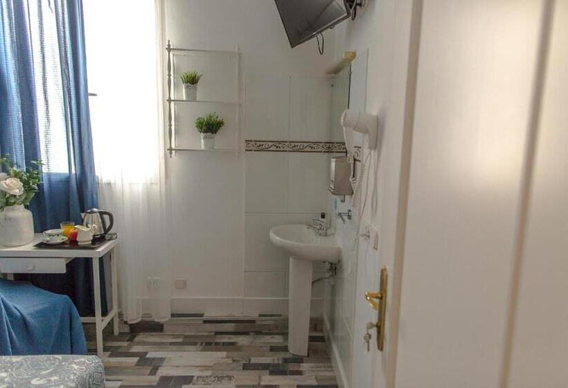 اتاق استاندارد یک نفره, Fuencarral Adeco