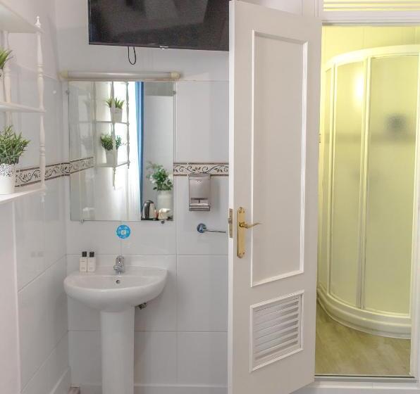 اتاق استاندارد یک نفره, Fuencarral Adeco