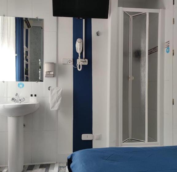اتاق استاندارد یک تخته با سرویس بهداشتی مشترک, Fuencarral Adeco