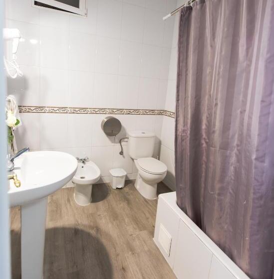 اتاق استاندارد یک تخته با سرویس بهداشتی مشترک, Fuencarral Adeco