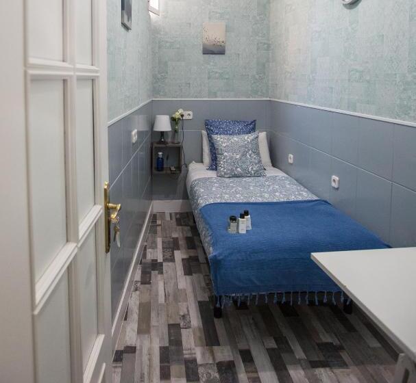 اتاق اکونومی یک تخته, Fuencarral Adeco