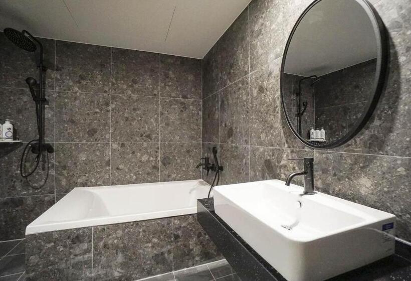 חדר דלוקס, Aden