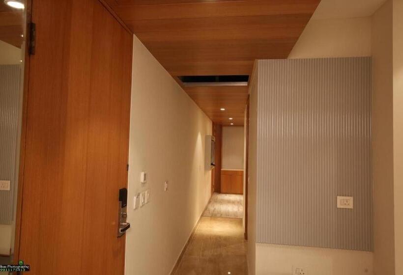 Suite, The Central View