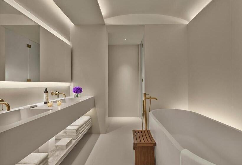 اتاق دلوکس با تخت کینگ و چشمانداز شهر, The Singapore Edition