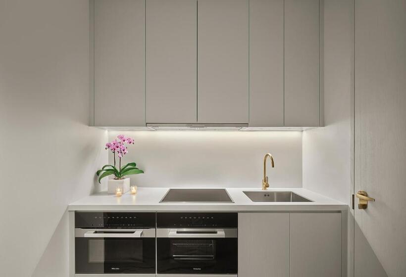 سوئیت پریمیوم, The Singapore Edition