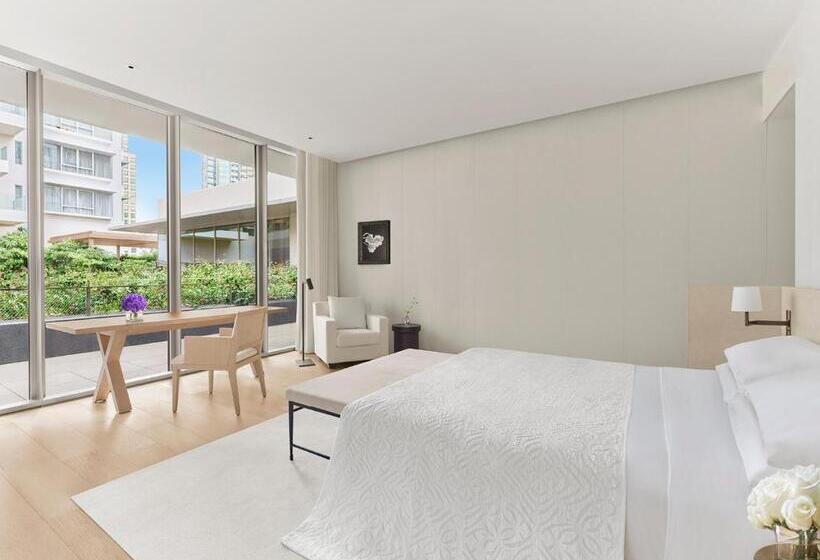 سوئیت با تخت بزرگ, The Singapore Edition