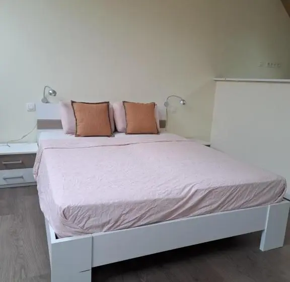 Deluxe Neljän Hengen Huone, Chambres D Hôtes à  5min De Pairi Daiza Et  30min D Ath Et Mons
