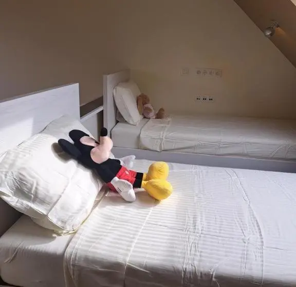 Deluxe Neljän Hengen Huone, Chambres D Hôtes à  5min De Pairi Daiza Et  30min D Ath Et Mons