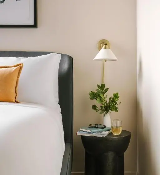 Standard-studio, Sonder The Burnham
