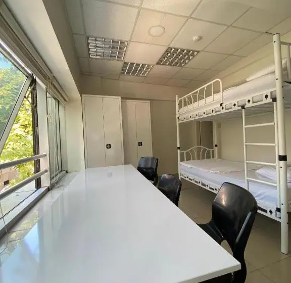 Perhehuone, Bull Hostel