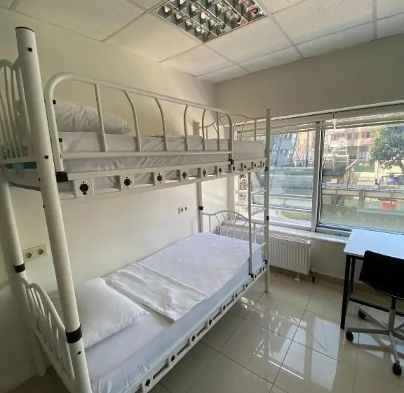 Perhehuone, Bull Hostel
