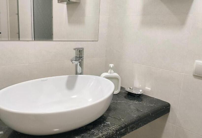 Quarto Quádruplo Estandar, Sofia Guest House