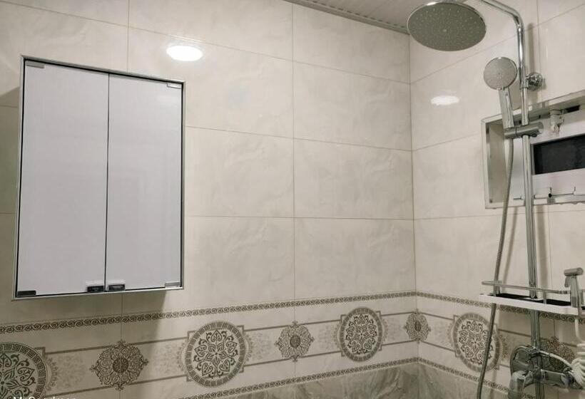 Quarto Quádruplo Estandar, Sofia Guest House