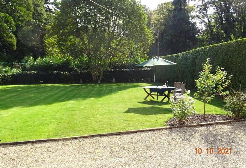 스탠다드 룸 킹사이즈 침대, The Old Coach House