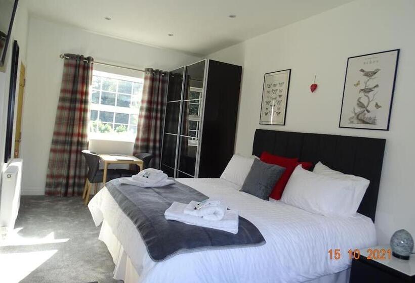 스탠다드 룸 킹사이즈 침대, The Old Coach House