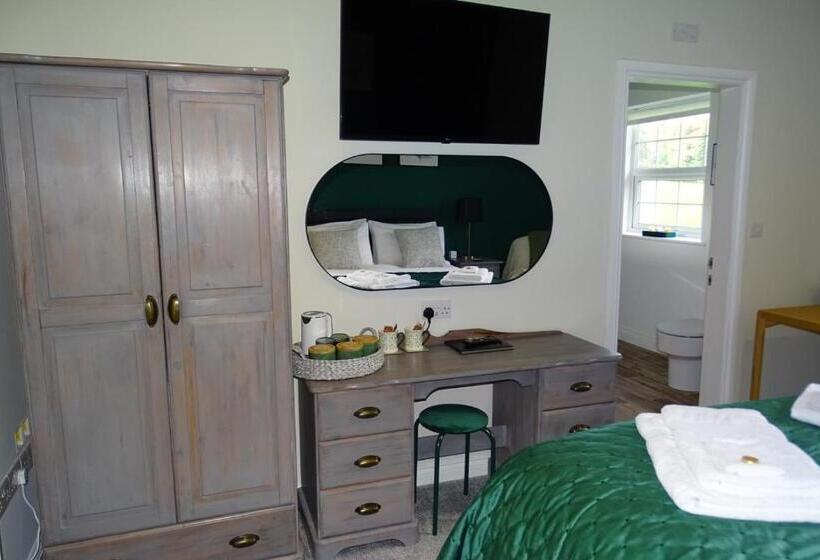 스탠다드 룸 킹사이즈 침대, The Old Coach House