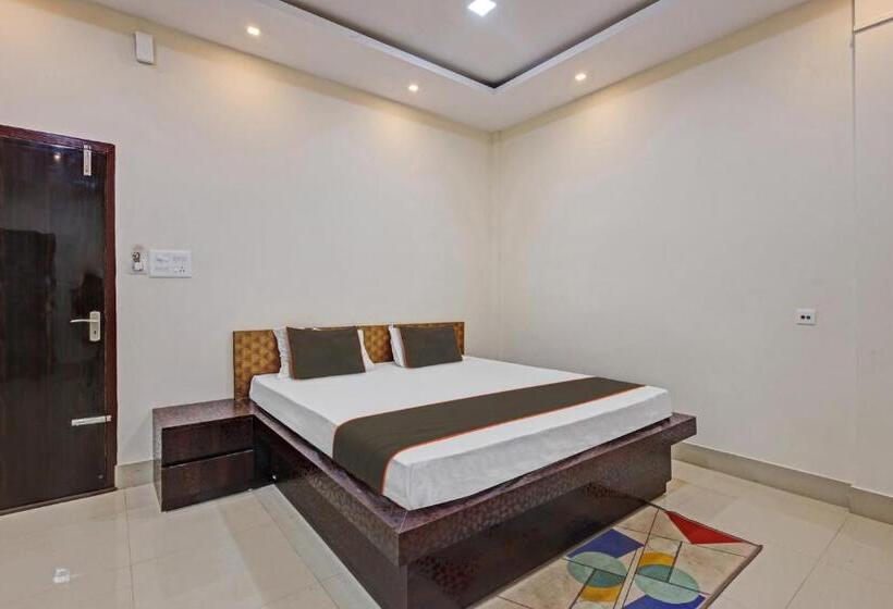 Chambre Triple Classique, Collection O Long Acres Resort